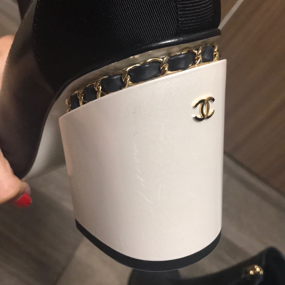 CHANEL boots - Picture 2 of 8